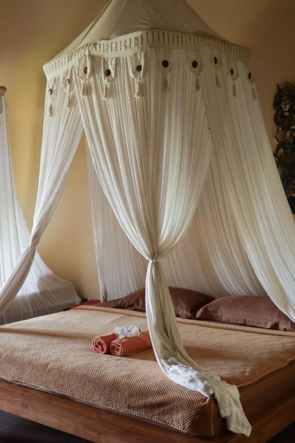 Yut'S Inn Flower Paradise Gili Gede Extérieur photo